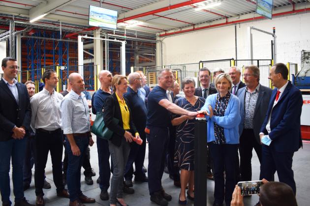 Vlaams minister Hilde Crevits opent hoogbouwmagazijn Proferro voor web